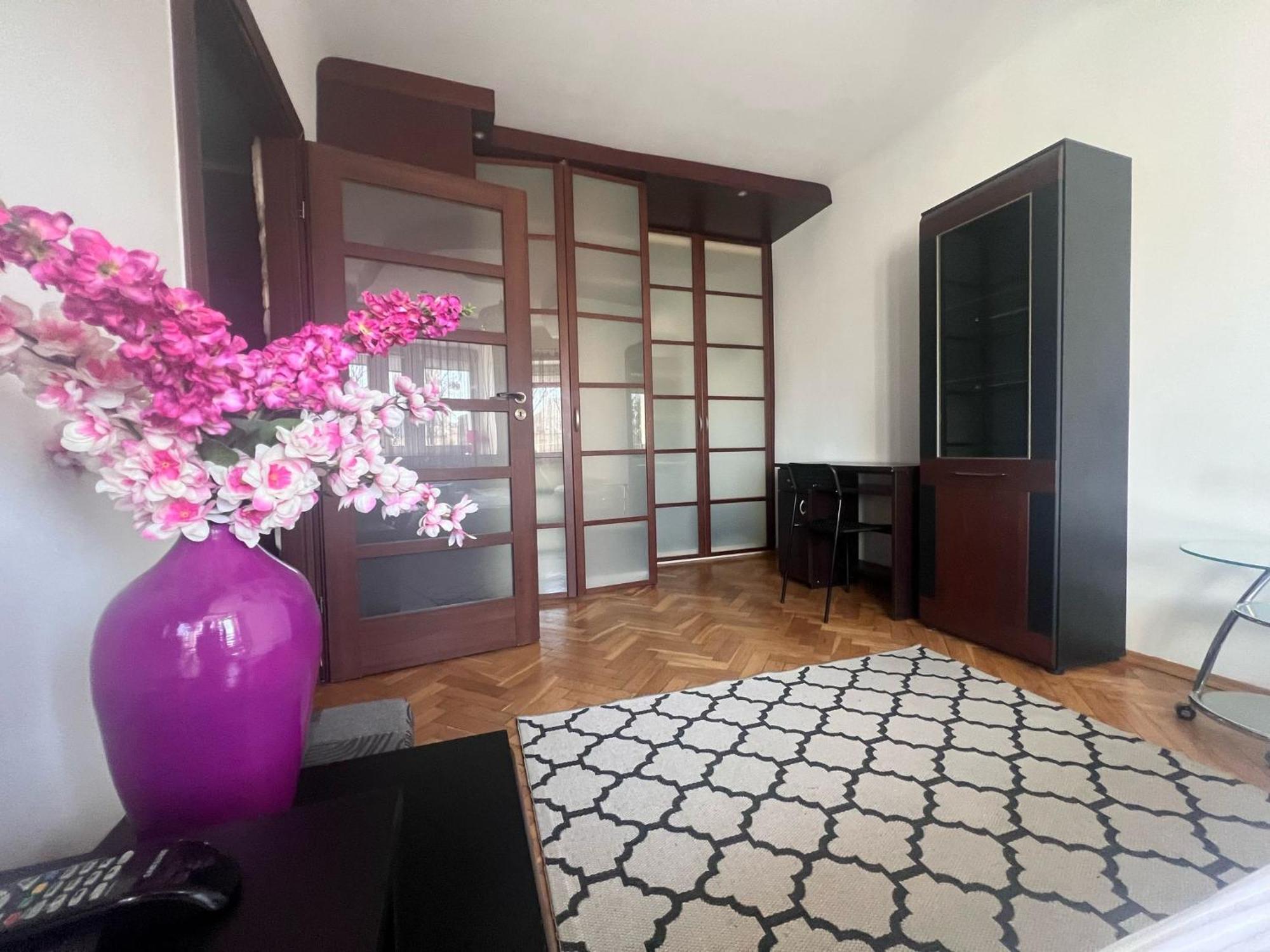 Plac Bankowy Apartment, Metro Warszawa