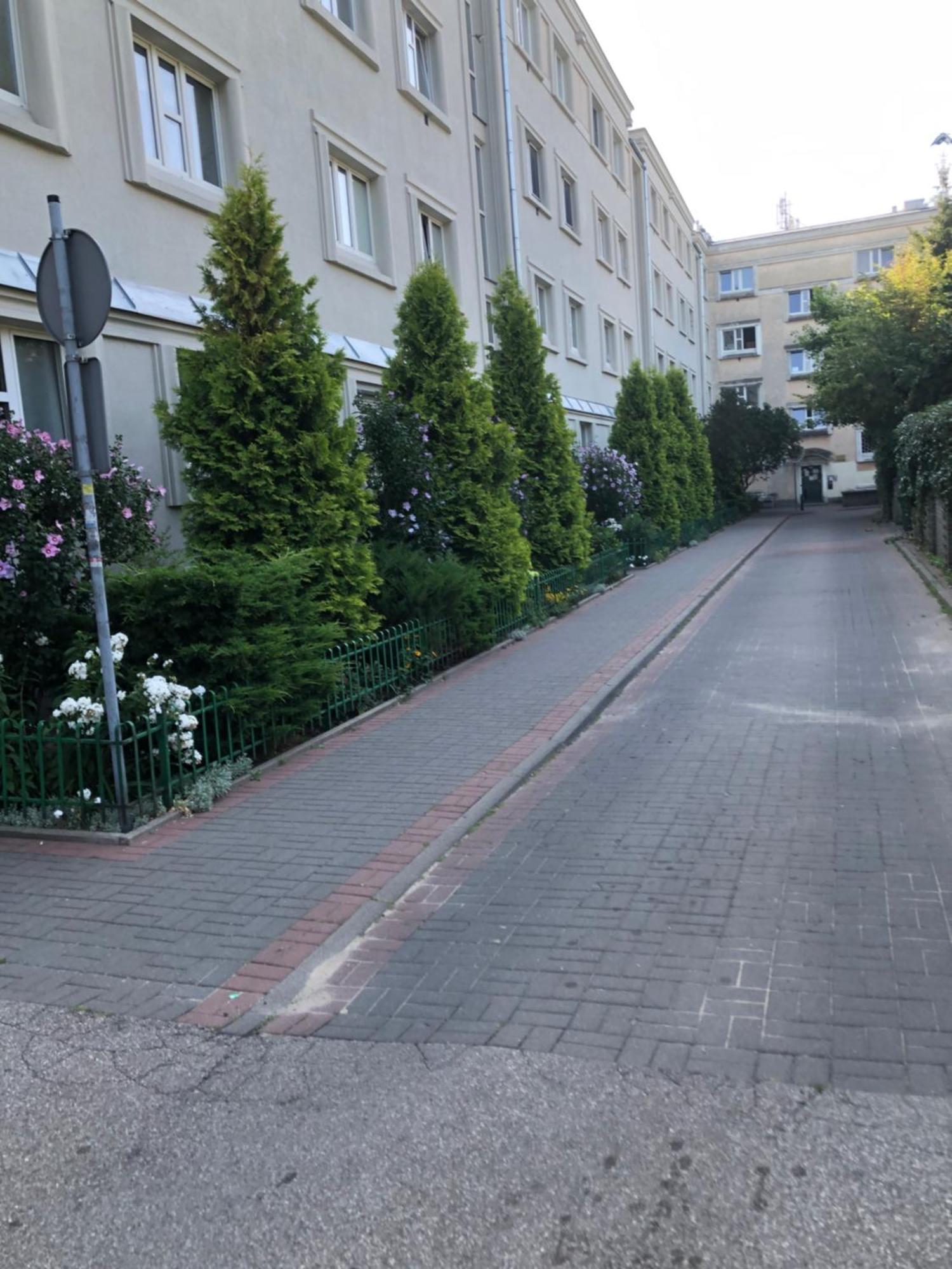 Plac Bankowy Apartment, Metro Warszawa