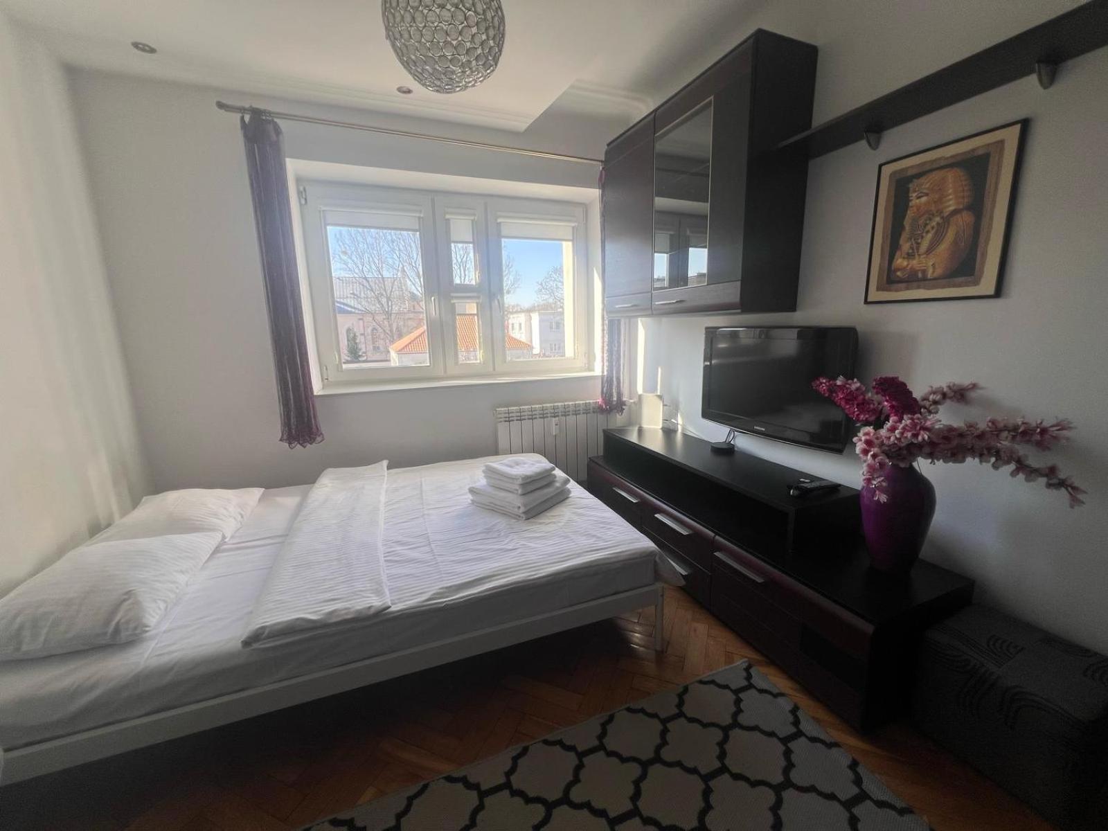 Plac Bankowy Apartment, Metro Apartament