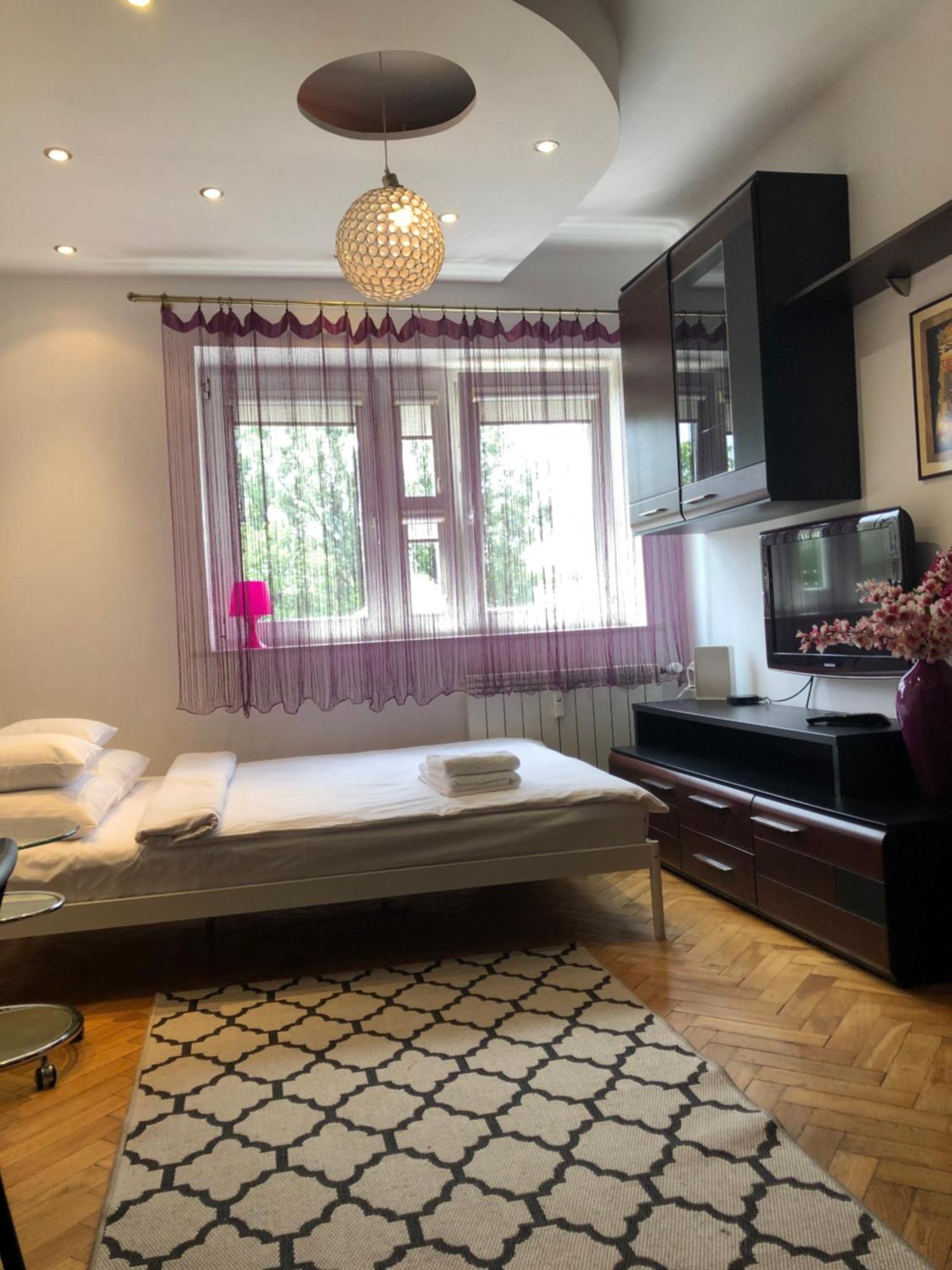 Plac Bankowy Apartment, Metro Apartment